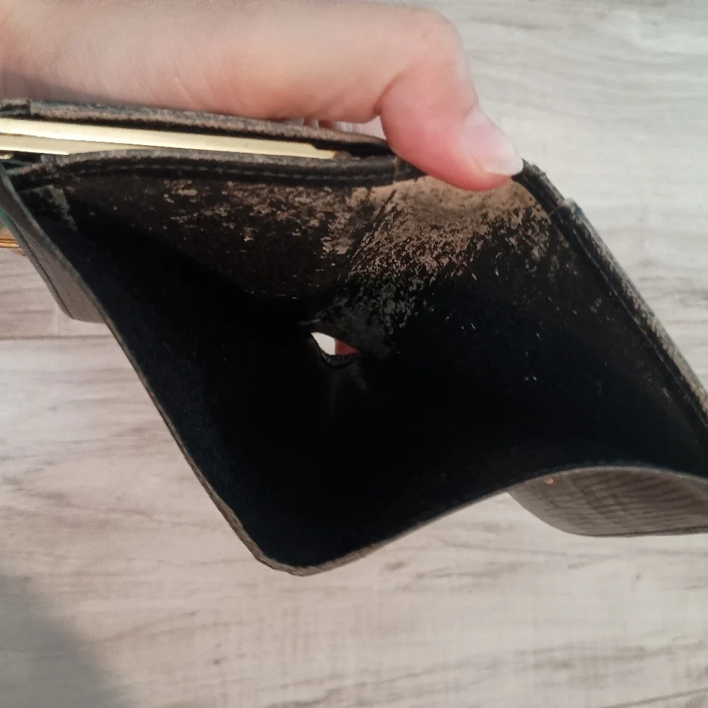 Louis Vuitton LV Epi Porte-Monnaie Viennois Bifold Wallet Noir Men